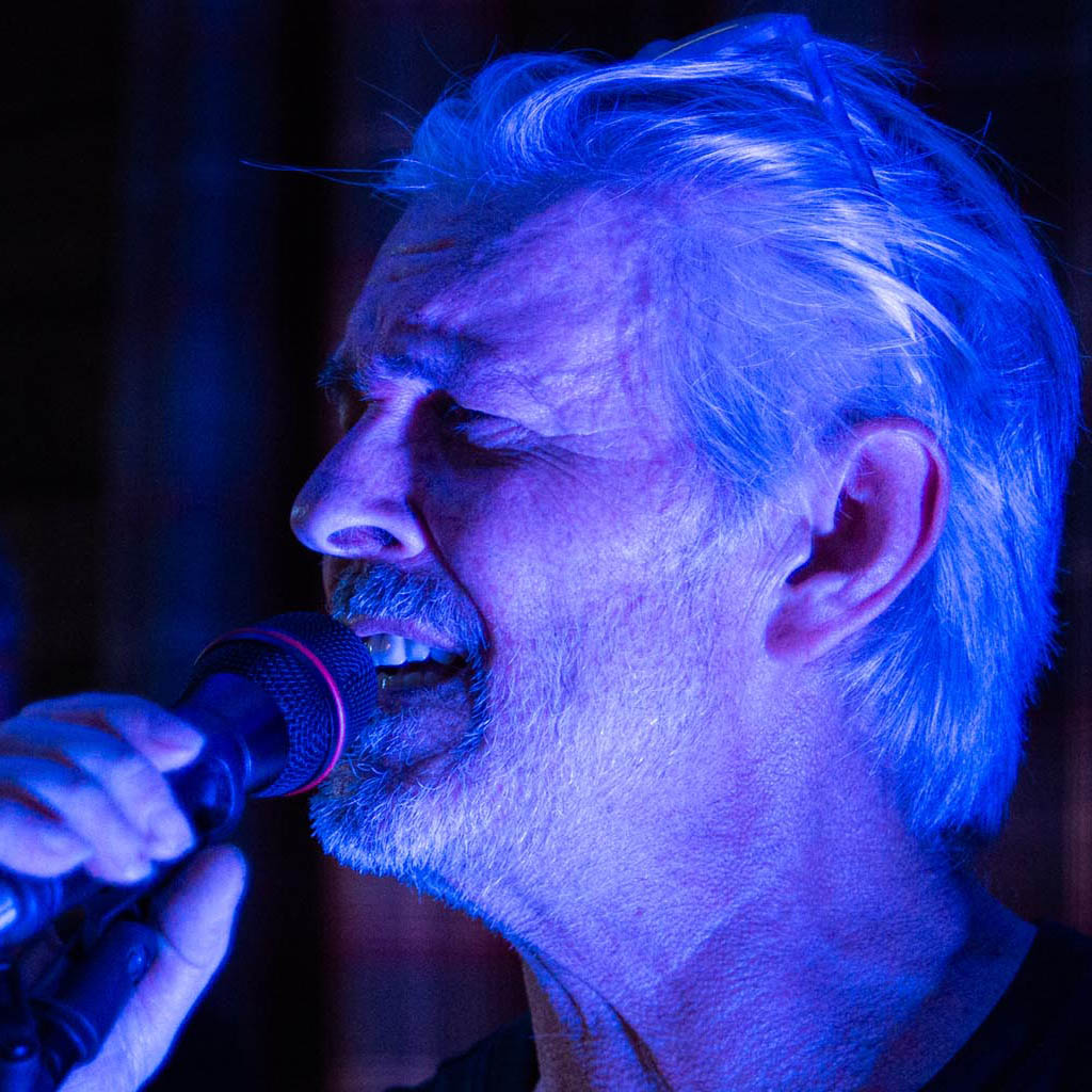 David Cummins live with Derailed